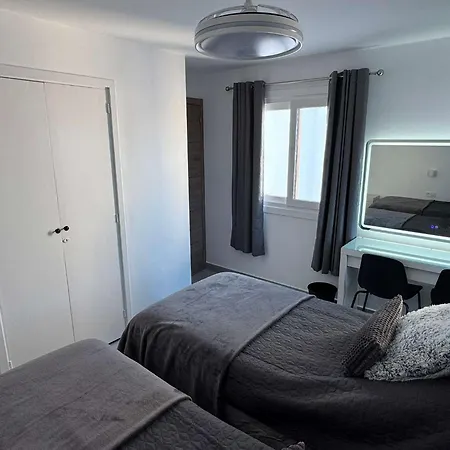 아파트 Sunset Bay 45 - Two Bed 아데제